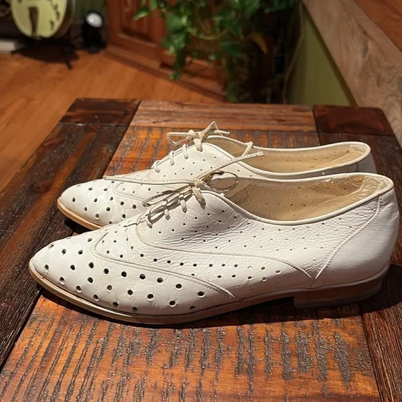 Rare Vintage 80s Women's White Perforated Lace-Up Leather Shoes Italy sz 7.5 Pl